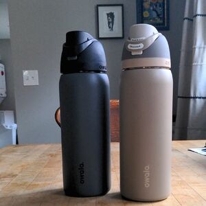 Owala Freesip 32 Oz Water Bottles. * 2 For Sale
